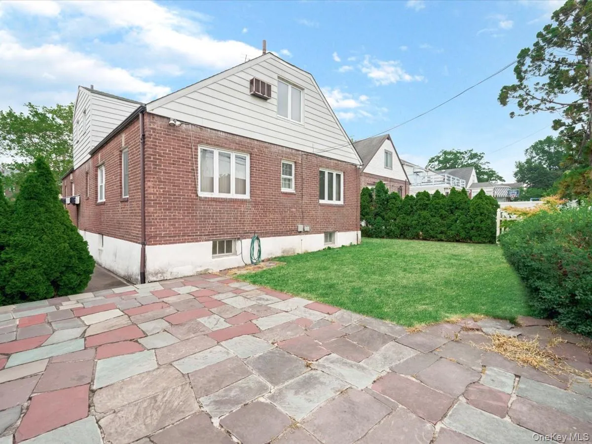 8026 217th Street, New York, NY, 5 Bedrooms Bedrooms, 12 Rooms Rooms,3 BathroomsBathrooms,Residential,For Rent,217th,0,1021999 8026 217th Street, New York, NY, 5 Bedrooms Bedrooms, 12 Rooms Rooms,3 BathroomsBathrooms,Residential,For Rent,217th,0,1021999