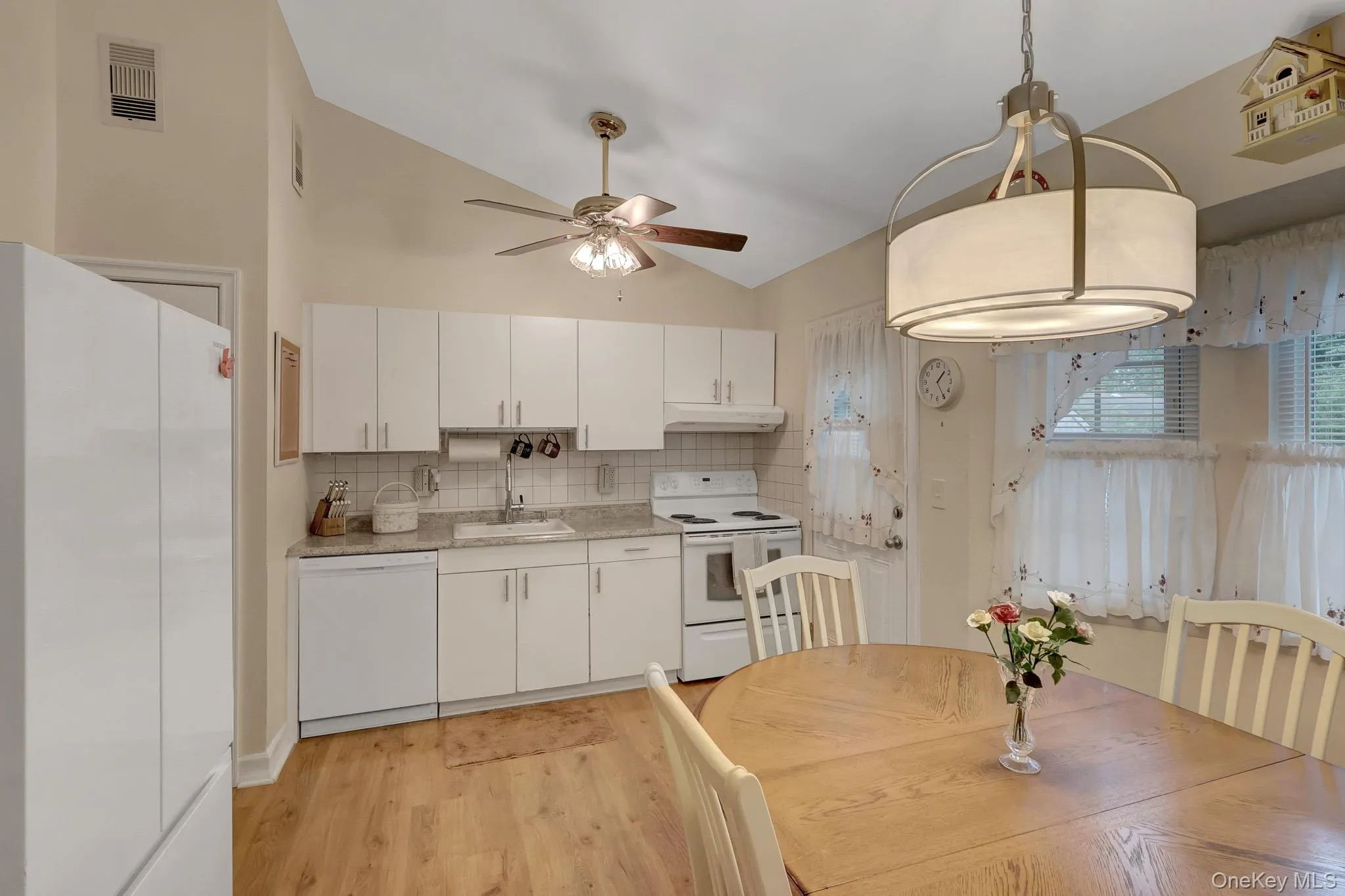 258 Floyd Road, Brookhaven, NY, 3 Bedrooms Bedrooms, 5 Rooms Rooms,2 BathroomsBathrooms,Residential,For Rent,Floyd,0,1022001 258 Floyd Road, Brookhaven, NY, 3 Bedrooms Bedrooms, 5 Rooms Rooms,2 BathroomsBathrooms,Residential,For Rent,Floyd,0,1022001