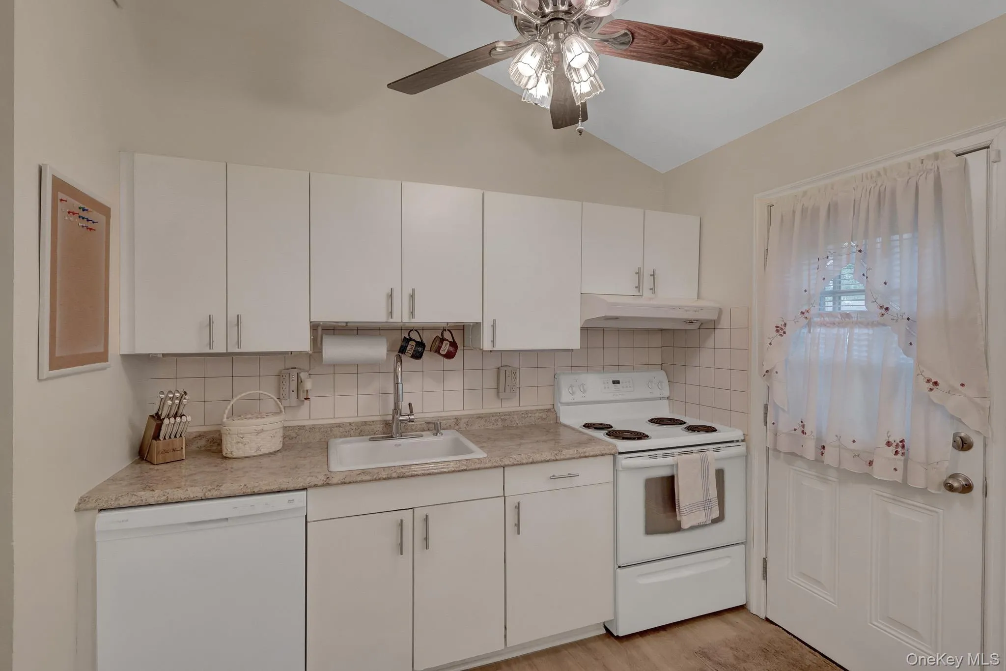 258 Floyd Road, Brookhaven, NY, 3 Bedrooms Bedrooms, 5 Rooms Rooms,2 BathroomsBathrooms,Residential,For Rent,Floyd,0,1022001 258 Floyd Road, Brookhaven, NY, 3 Bedrooms Bedrooms, 5 Rooms Rooms,2 BathroomsBathrooms,Residential,For Rent,Floyd,0,1022001