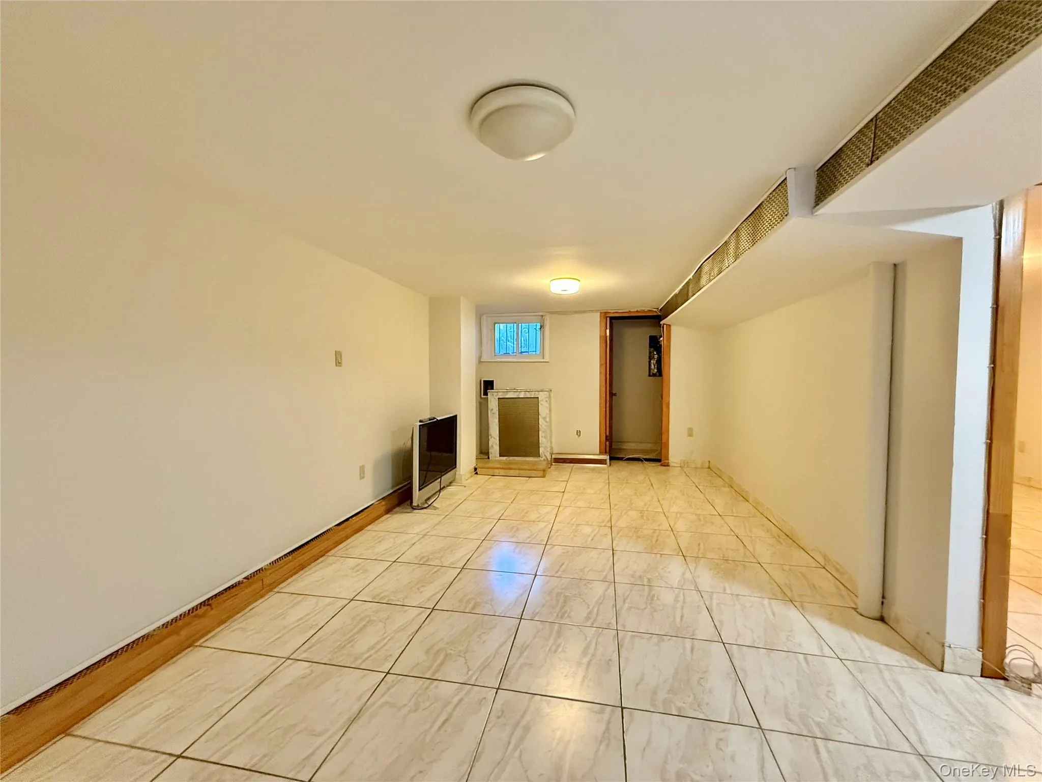 Full and finished with walk out exit, tiled floors, plenty of storage space Full and finished with walk out exit, tiled floors, plenty of storage space