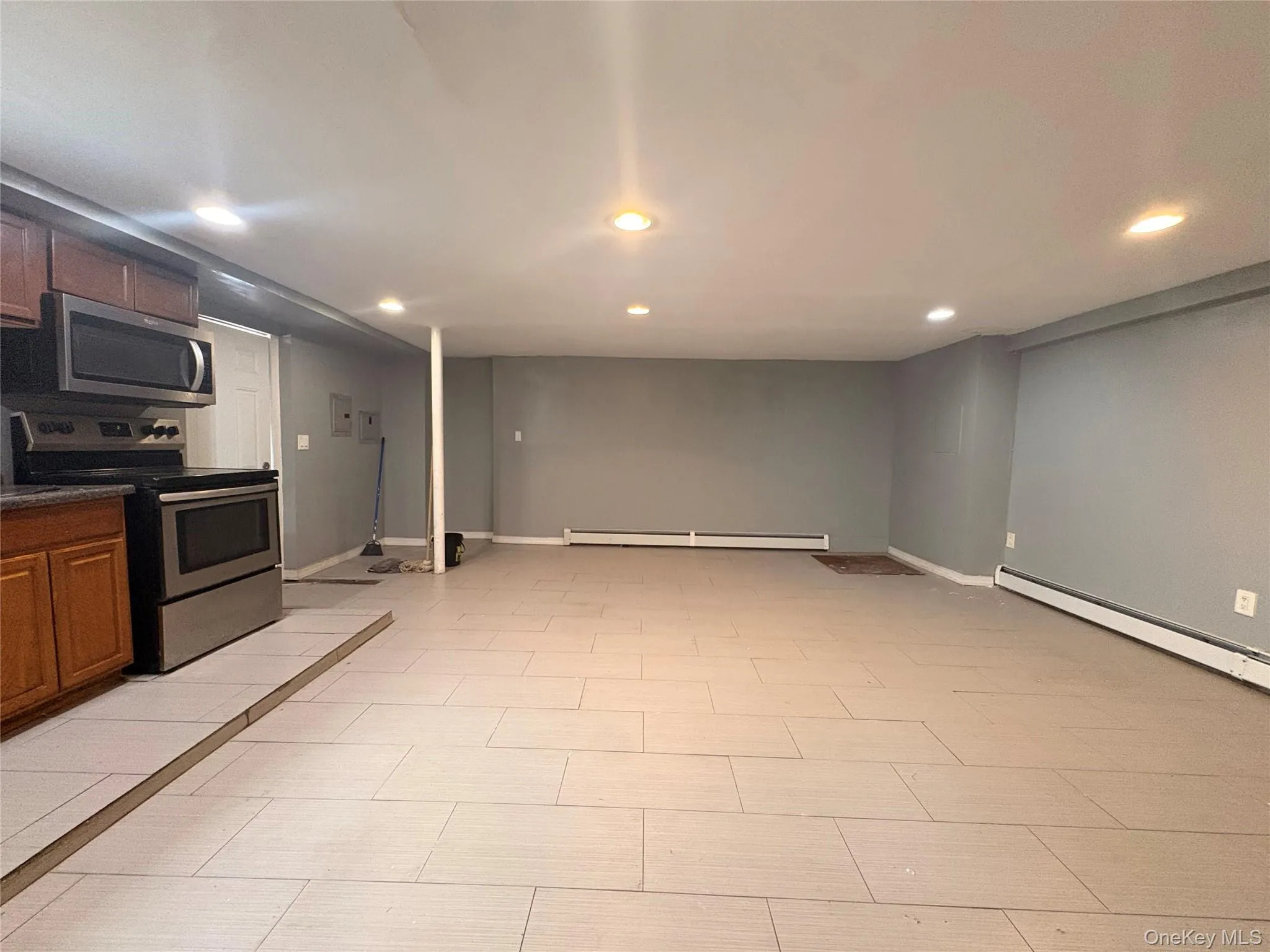 6947 De Costa Avenue, New York, NY, 3 Bedrooms Bedrooms, 5 Rooms Rooms,1 BathroomBathrooms,Residential Lease,For Rent,De Costa,0,1022010 6947 De Costa Avenue, New York, NY, 3 Bedrooms Bedrooms, 5 Rooms Rooms,1 BathroomBathrooms,Residential Lease,For Rent,De Costa,0,1022010