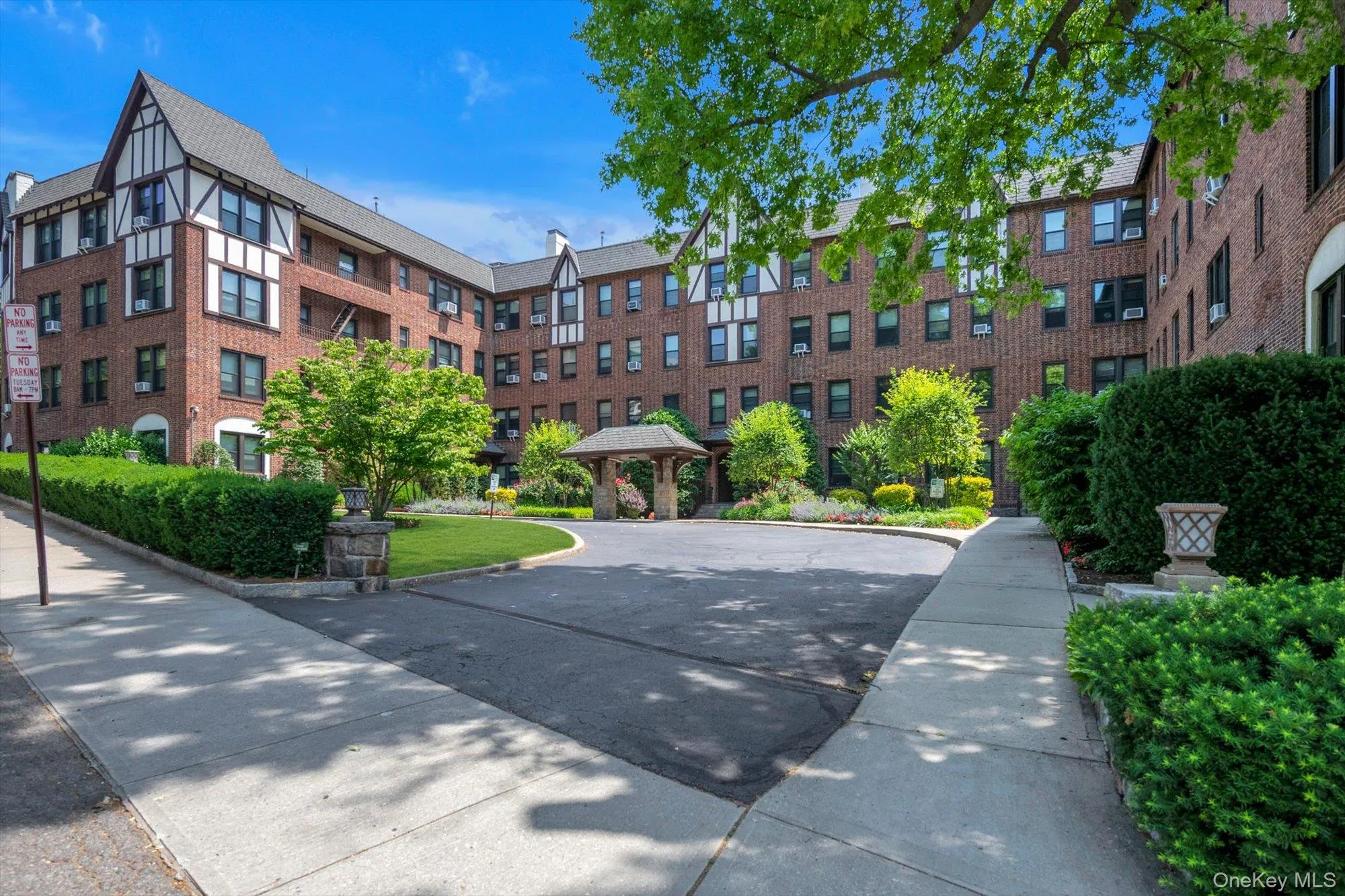 240 Bronxville Road, Yonkers, NY, 2 Bedrooms Bedrooms, 4 Rooms Rooms,1 BathroomBathrooms,Residential,For Rent,Bronxville,0,1022014 240 Bronxville Road, Yonkers, NY, 2 Bedrooms Bedrooms, 4 Rooms Rooms,1 BathroomBathrooms,Residential,For Rent,Bronxville,0,1022014