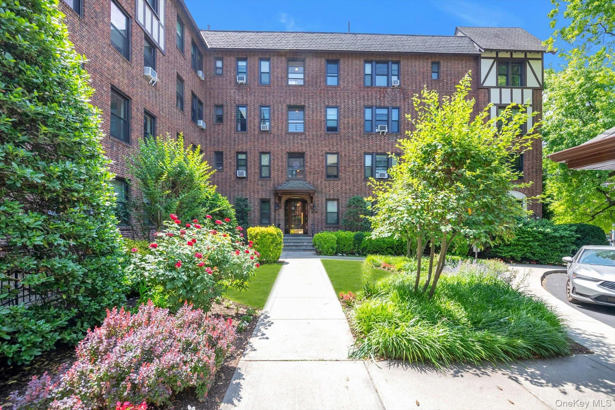 240 Bronxville Road, Yonkers, NY, 2 Bedrooms Bedrooms, 4 Rooms Rooms,1 BathroomBathrooms,Residential,For Rent,Bronxville,0,1022014 240 Bronxville Road, Yonkers, NY, 2 Bedrooms Bedrooms, 4 Rooms Rooms,1 BathroomBathrooms,Residential,For Rent,Bronxville,0,1022014