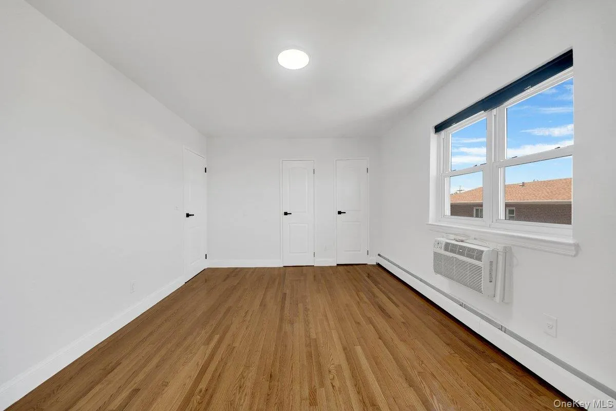 1034 Throgs Neck Expwy, New York, NY, 6 Bedrooms Bedrooms, 9 Rooms Rooms,3 BathroomsBathrooms,Residential,For Rent,Throgs Neck Expwy,0,1022026 1034 Throgs Neck Expwy, New York, NY, 6 Bedrooms Bedrooms, 9 Rooms Rooms,3 BathroomsBathrooms,Residential,For Rent,Throgs Neck Expwy,0,1022026