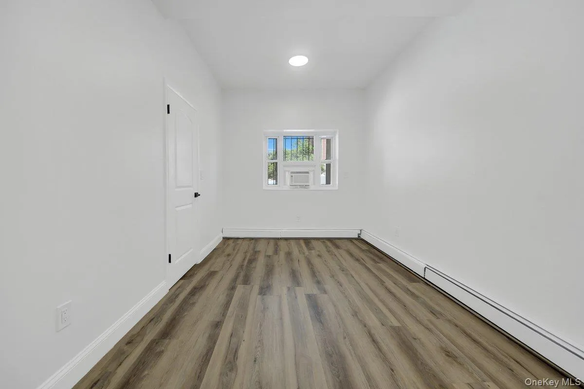 1034 Throgs Neck Expwy, New York, NY, 6 Bedrooms Bedrooms, 9 Rooms Rooms,3 BathroomsBathrooms,Residential,For Rent,Throgs Neck Expwy,0,1022026 1034 Throgs Neck Expwy, New York, NY, 6 Bedrooms Bedrooms, 9 Rooms Rooms,3 BathroomsBathrooms,Residential,For Rent,Throgs Neck Expwy,0,1022026