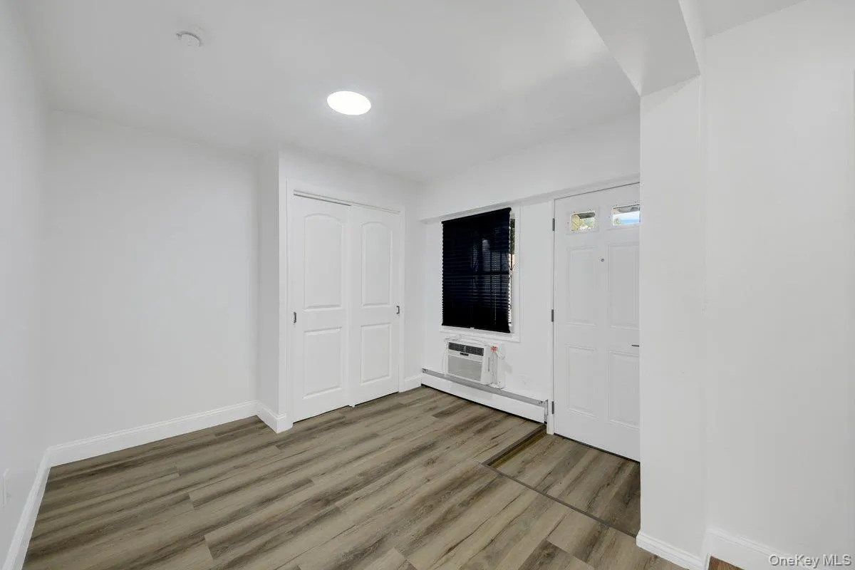 1034 Throgs Neck Expwy, New York, NY, 6 Bedrooms Bedrooms, 9 Rooms Rooms,3 BathroomsBathrooms,Residential,For Rent,Throgs Neck Expwy,0,1022026 1034 Throgs Neck Expwy, New York, NY, 6 Bedrooms Bedrooms, 9 Rooms Rooms,3 BathroomsBathrooms,Residential,For Rent,Throgs Neck Expwy,0,1022026