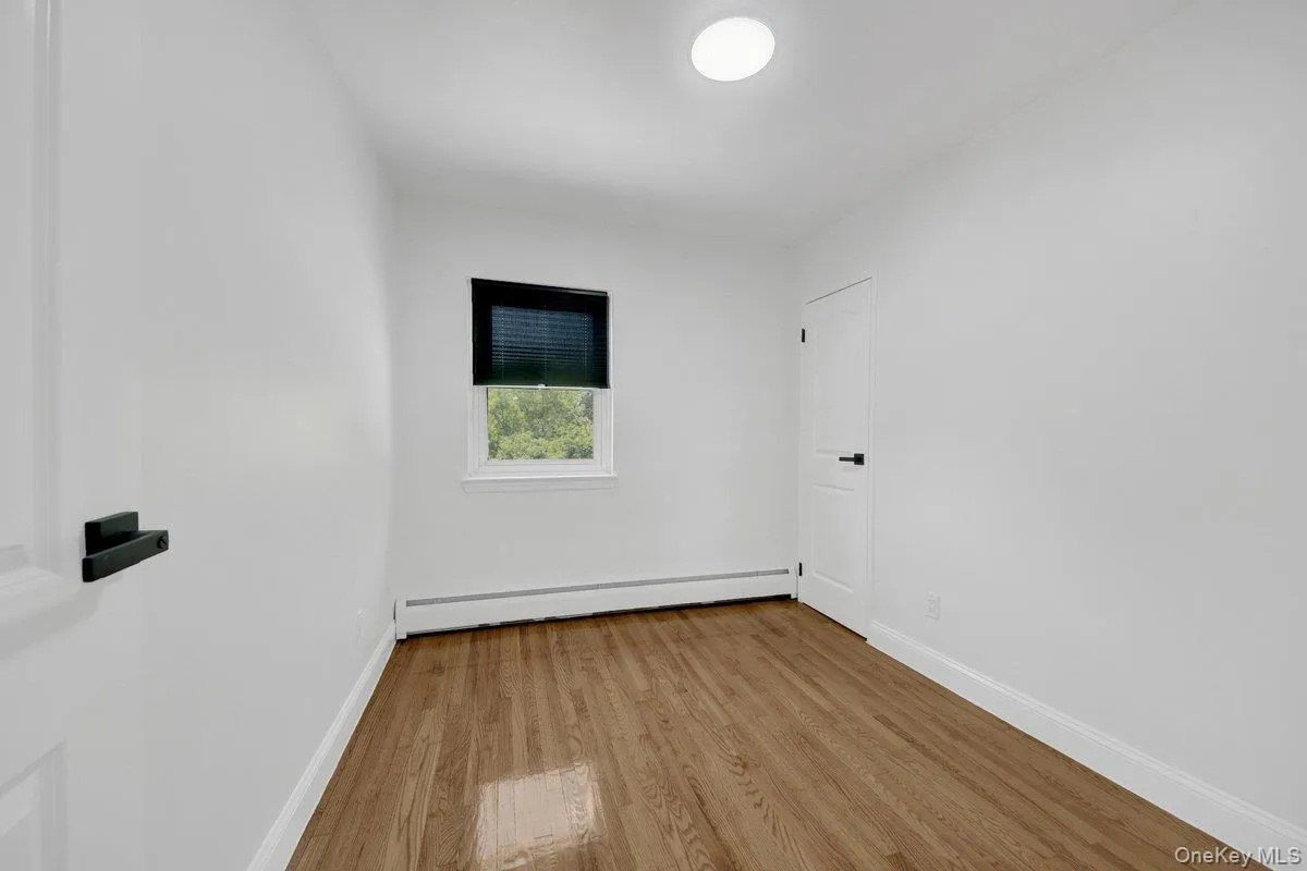 1034 Throgs Neck Expwy, New York, NY, 6 Bedrooms Bedrooms, 9 Rooms Rooms,3 BathroomsBathrooms,Residential,For Rent,Throgs Neck Expwy,0,1022026 1034 Throgs Neck Expwy, New York, NY, 6 Bedrooms Bedrooms, 9 Rooms Rooms,3 BathroomsBathrooms,Residential,For Rent,Throgs Neck Expwy,0,1022026