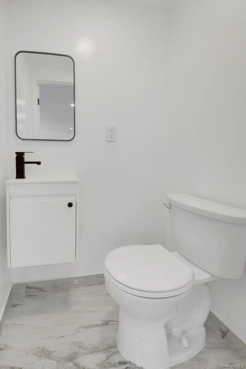 1034 Throgs Neck Expwy, New York, NY, 6 Bedrooms Bedrooms, 9 Rooms Rooms,3 BathroomsBathrooms,Residential,For Rent,Throgs Neck Expwy,0,1022026 1034 Throgs Neck Expwy, New York, NY, 6 Bedrooms Bedrooms, 9 Rooms Rooms,3 BathroomsBathrooms,Residential,For Rent,Throgs Neck Expwy,0,1022026