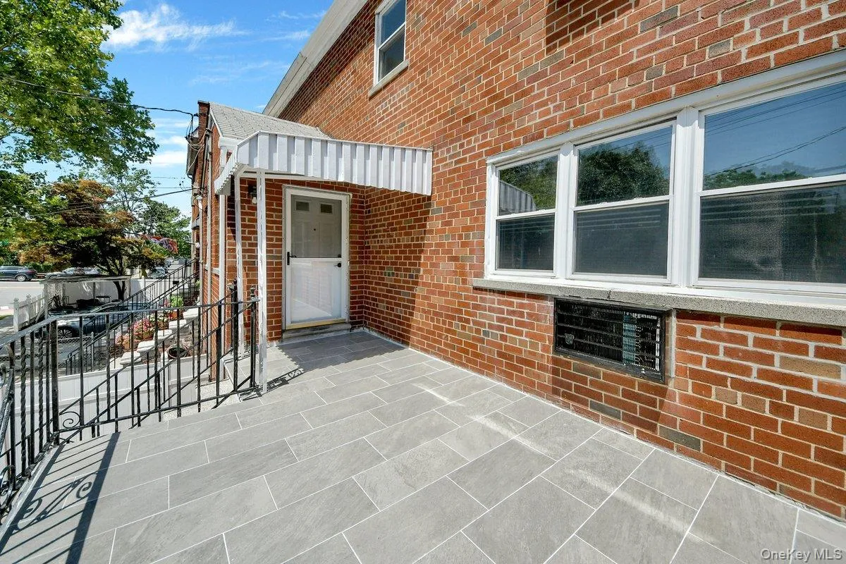 1034 Throgs Neck Expwy, New York, NY, 6 Bedrooms Bedrooms, 9 Rooms Rooms,3 BathroomsBathrooms,Residential,For Rent,Throgs Neck Expwy,0,1022026 1034 Throgs Neck Expwy, New York, NY, 6 Bedrooms Bedrooms, 9 Rooms Rooms,3 BathroomsBathrooms,Residential,For Rent,Throgs Neck Expwy,0,1022026