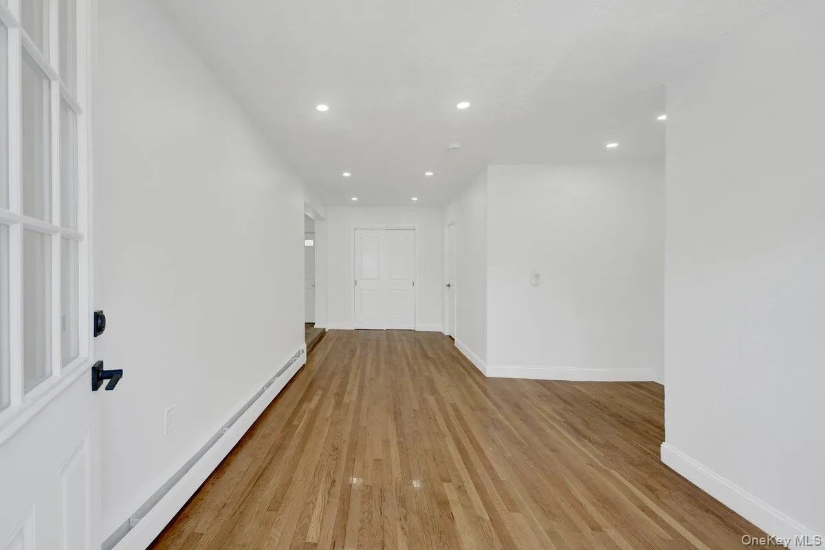 1034 Throgs Neck Expwy, New York, NY, 6 Bedrooms Bedrooms, 9 Rooms Rooms,3 BathroomsBathrooms,Residential,For Rent,Throgs Neck Expwy,0,1022026 1034 Throgs Neck Expwy, New York, NY, 6 Bedrooms Bedrooms, 9 Rooms Rooms,3 BathroomsBathrooms,Residential,For Rent,Throgs Neck Expwy,0,1022026