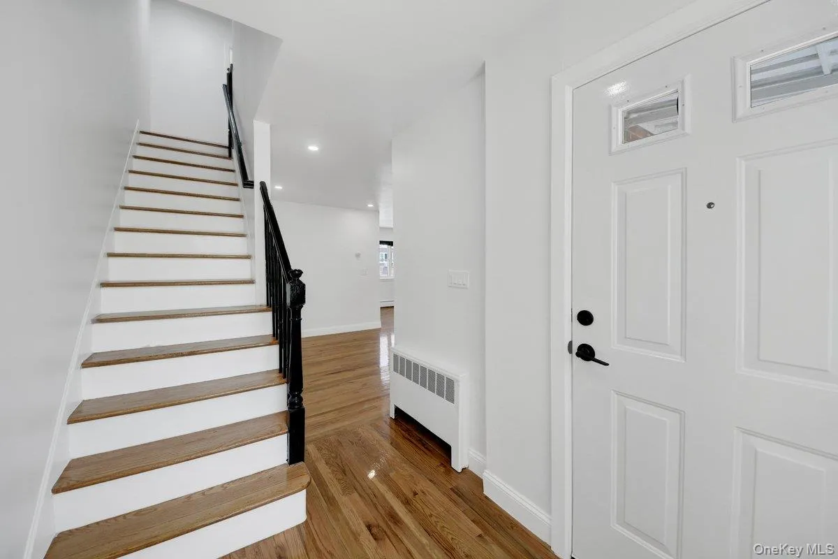1034 Throgs Neck Expwy, New York, NY, 6 Bedrooms Bedrooms, 9 Rooms Rooms,3 BathroomsBathrooms,Residential,For Rent,Throgs Neck Expwy,0,1022026 1034 Throgs Neck Expwy, New York, NY, 6 Bedrooms Bedrooms, 9 Rooms Rooms,3 BathroomsBathrooms,Residential,For Rent,Throgs Neck Expwy,0,1022026