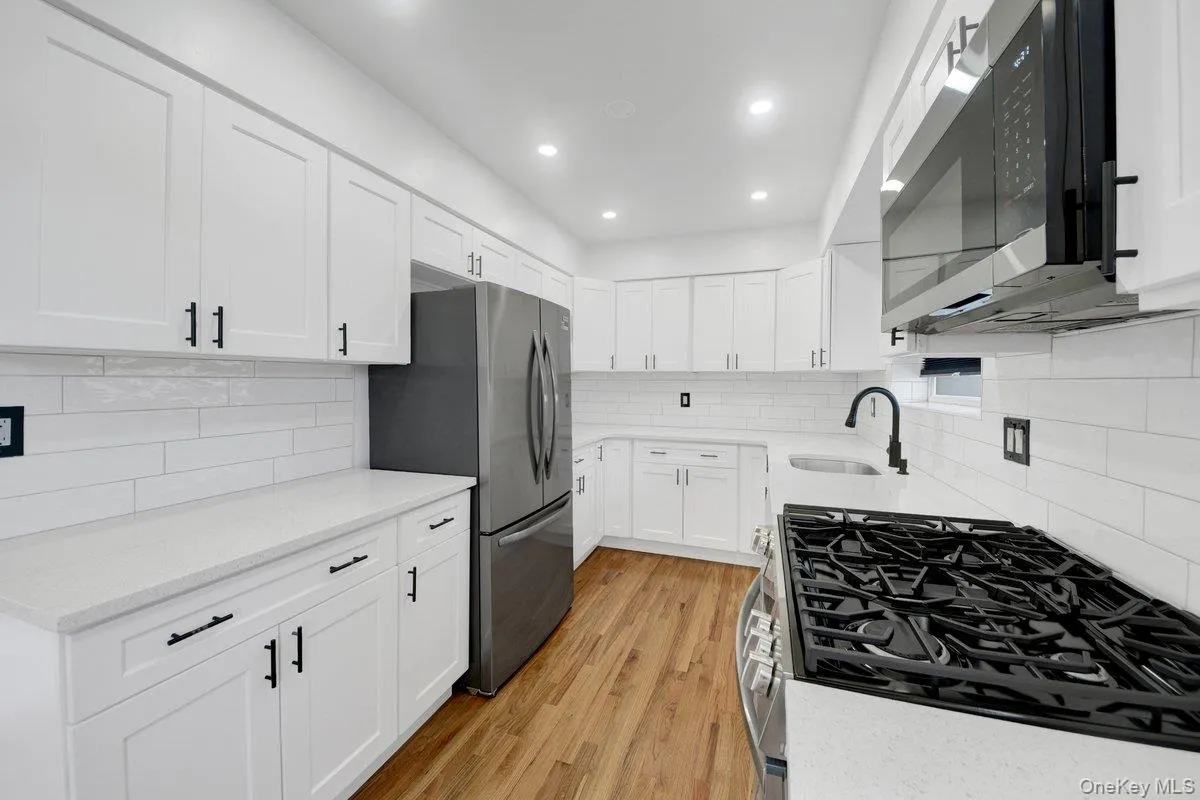 1034 Throgs Neck Expwy, New York, NY, 6 Bedrooms Bedrooms, 9 Rooms Rooms,3 BathroomsBathrooms,Residential,For Rent,Throgs Neck Expwy,0,1022026 1034 Throgs Neck Expwy, New York, NY, 6 Bedrooms Bedrooms, 9 Rooms Rooms,3 BathroomsBathrooms,Residential,For Rent,Throgs Neck Expwy,0,1022026