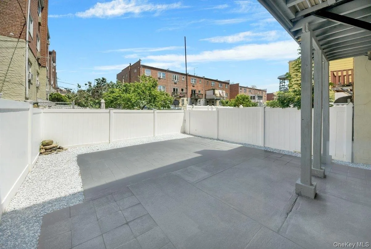 1034 Throgs Neck Expwy, New York, NY, 6 Bedrooms Bedrooms, 9 Rooms Rooms,3 BathroomsBathrooms,Residential,For Rent,Throgs Neck Expwy,0,1022026 1034 Throgs Neck Expwy, New York, NY, 6 Bedrooms Bedrooms, 9 Rooms Rooms,3 BathroomsBathrooms,Residential,For Rent,Throgs Neck Expwy,0,1022026