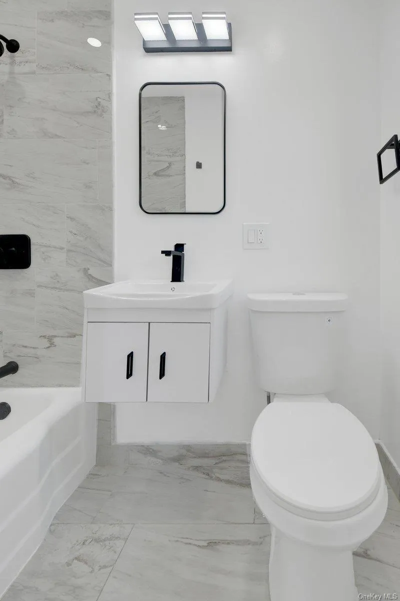 1034 Throgs Neck Expwy, New York, NY, 6 Bedrooms Bedrooms, 9 Rooms Rooms,3 BathroomsBathrooms,Residential,For Rent,Throgs Neck Expwy,0,1022026 1034 Throgs Neck Expwy, New York, NY, 6 Bedrooms Bedrooms, 9 Rooms Rooms,3 BathroomsBathrooms,Residential,For Rent,Throgs Neck Expwy,0,1022026