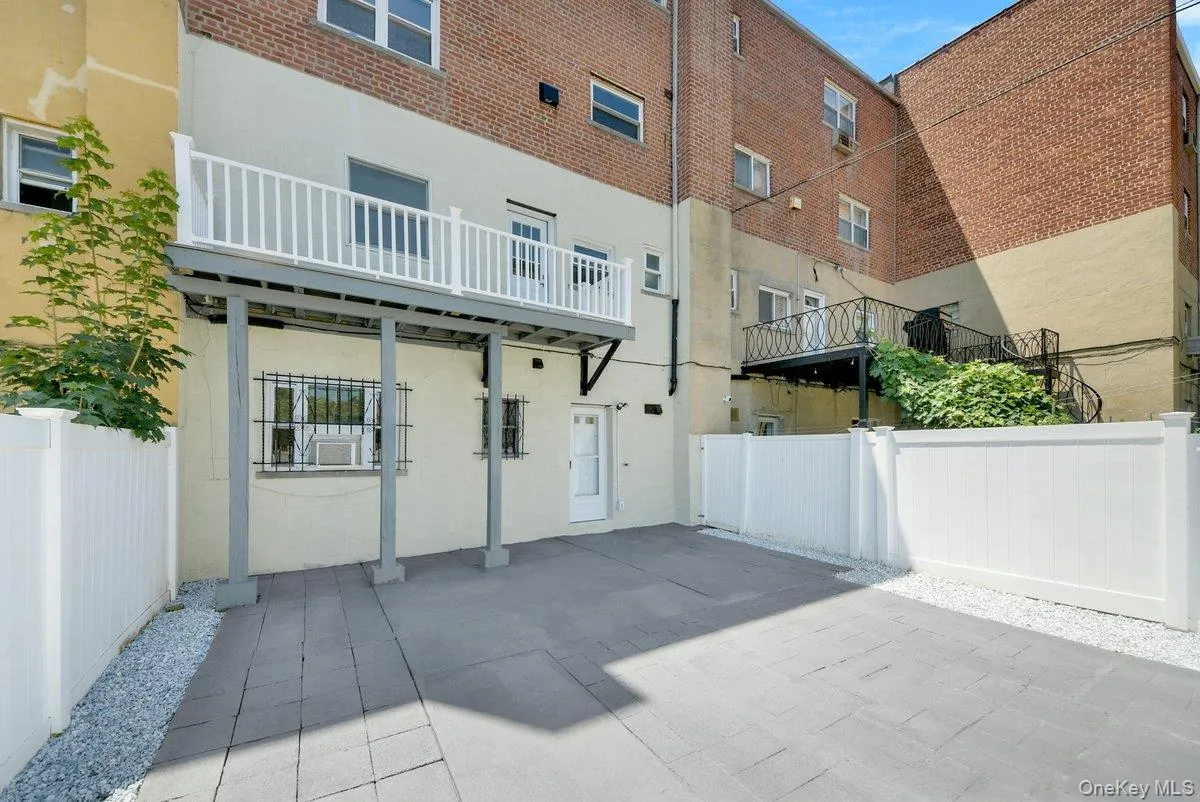 1034 Throgs Neck Expwy, New York, NY, 6 Bedrooms Bedrooms, 9 Rooms Rooms,3 BathroomsBathrooms,Residential,For Rent,Throgs Neck Expwy,0,1022026 1034 Throgs Neck Expwy, New York, NY, 6 Bedrooms Bedrooms, 9 Rooms Rooms,3 BathroomsBathrooms,Residential,For Rent,Throgs Neck Expwy,0,1022026