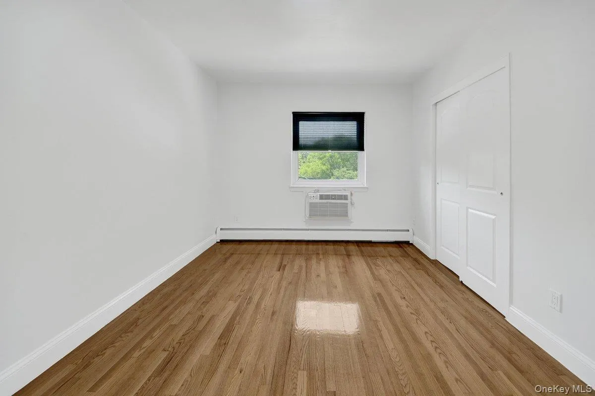 1034 Throgs Neck Expwy, New York, NY, 6 Bedrooms Bedrooms, 9 Rooms Rooms,3 BathroomsBathrooms,Residential,For Rent,Throgs Neck Expwy,0,1022026 1034 Throgs Neck Expwy, New York, NY, 6 Bedrooms Bedrooms, 9 Rooms Rooms,3 BathroomsBathrooms,Residential,For Rent,Throgs Neck Expwy,0,1022026