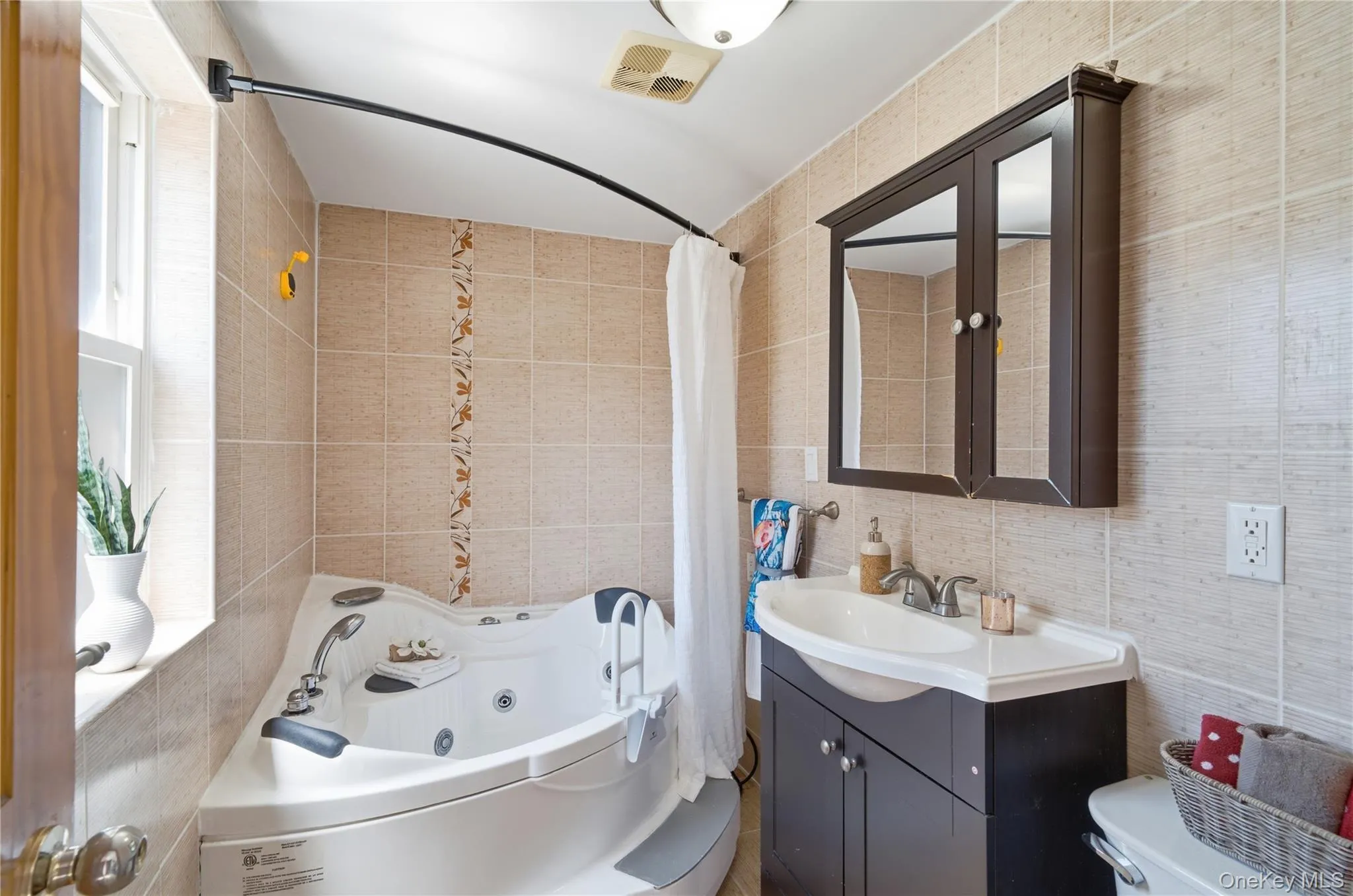 2934 161st Street, New York, NY, 3 Bedrooms Bedrooms, 8 Rooms Rooms,2 BathroomsBathrooms,Residential,For Rent,161st,0,1022027 2934 161st Street, New York, NY, 3 Bedrooms Bedrooms, 8 Rooms Rooms,2 BathroomsBathrooms,Residential,For Rent,161st,0,1022027