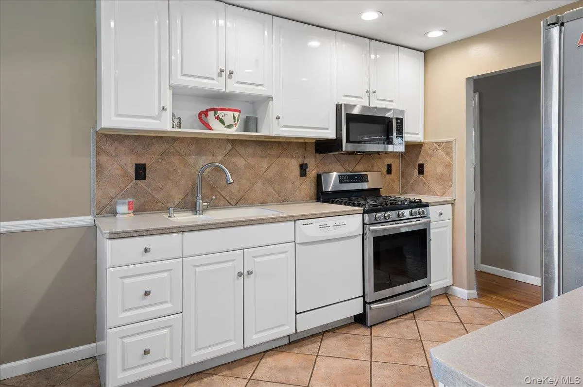 5 Marcus Road, Clarkstown, NY, 3 Bedrooms Bedrooms, 7 Rooms Rooms,2 BathroomsBathrooms,Residential,For Rent,Marcus,0,1022028 5 Marcus Road, Clarkstown, NY, 3 Bedrooms Bedrooms, 7 Rooms Rooms,2 BathroomsBathrooms,Residential,For Rent,Marcus,0,1022028