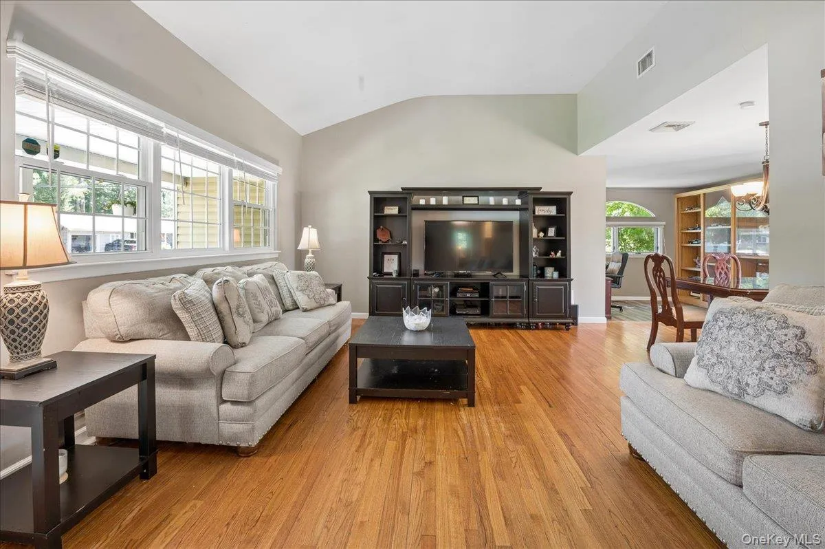 5 Marcus Road, Clarkstown, NY, 3 Bedrooms Bedrooms, 7 Rooms Rooms,2 BathroomsBathrooms,Residential,For Rent,Marcus,0,1022028 5 Marcus Road, Clarkstown, NY, 3 Bedrooms Bedrooms, 7 Rooms Rooms,2 BathroomsBathrooms,Residential,For Rent,Marcus,0,1022028