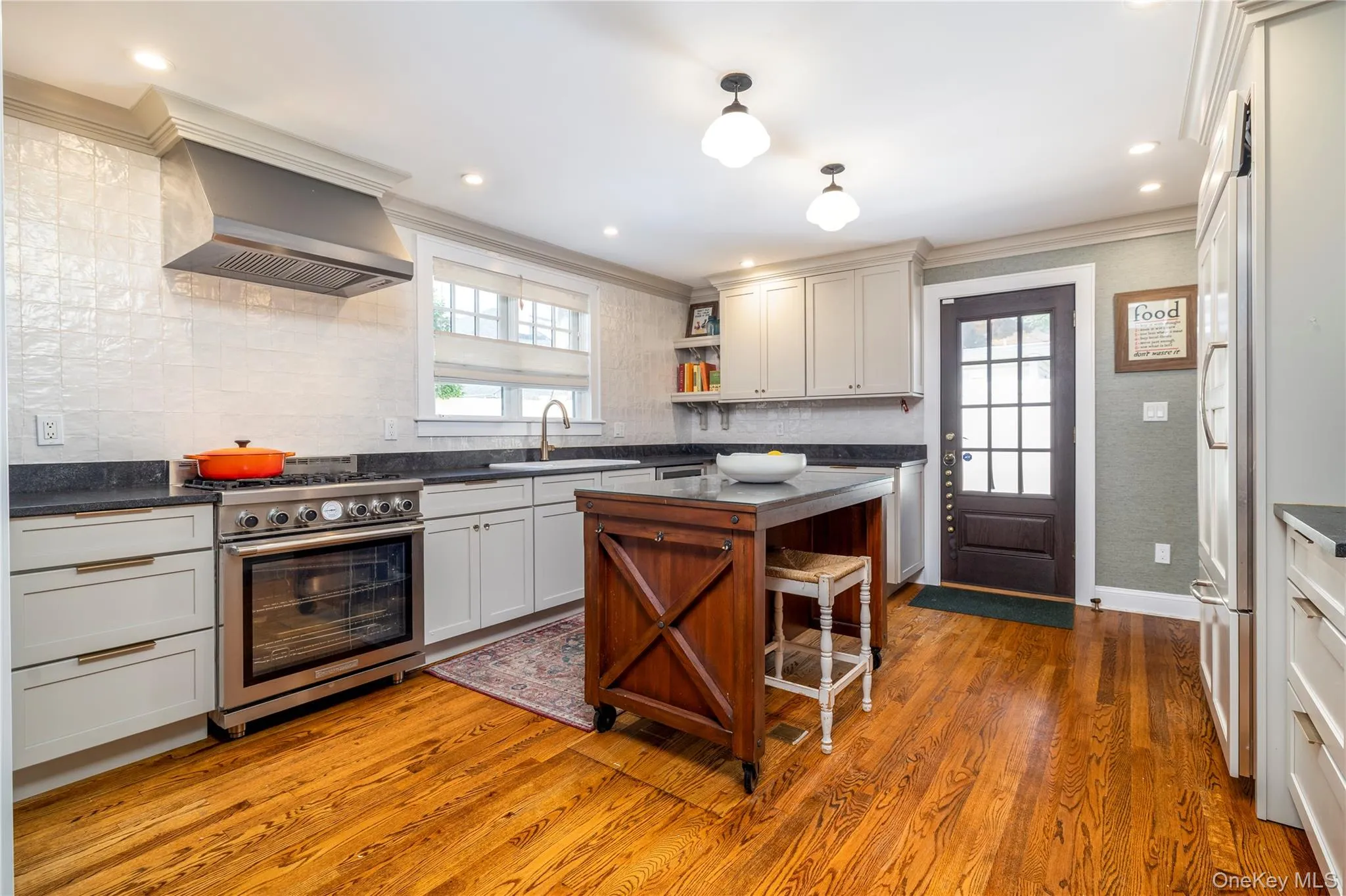 Double Oven, Sub Zero & Plenty of Countertops Double Oven, Sub Zero & Plenty of Countertops