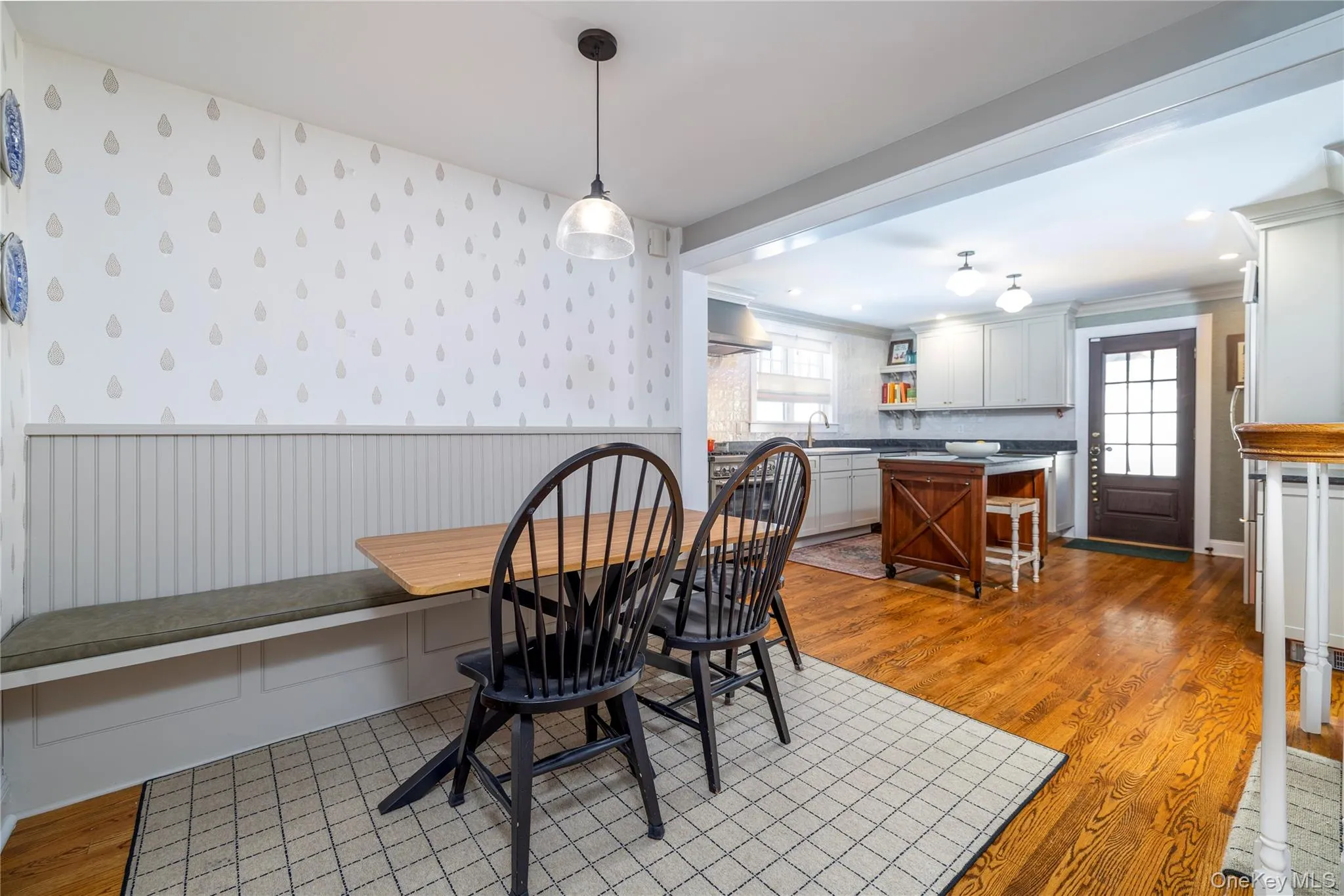 Large Eat in Kitchen w/ 2nd Staircase Large Eat in Kitchen w/ 2nd Staircase
