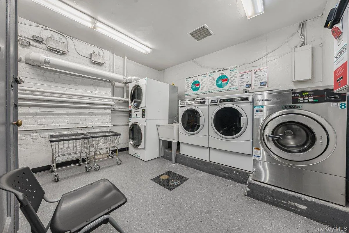 270 Broadway, Yonkers, NY, 1 Bedroom Bedrooms, 4 Rooms Rooms,1 BathroomBathrooms,Residential,For Rent,Broadway,0,1022031 270 Broadway, Yonkers, NY, 1 Bedroom Bedrooms, 4 Rooms Rooms,1 BathroomBathrooms,Residential,For Rent,Broadway,0,1022031