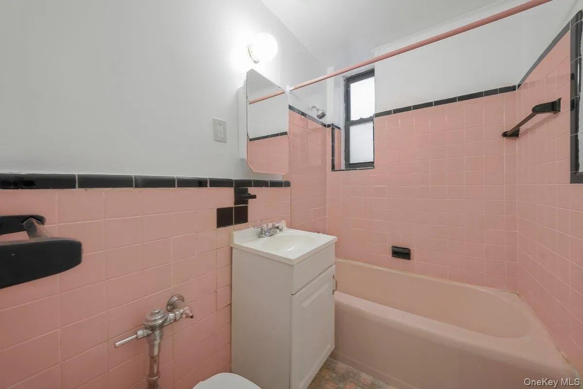 270 Broadway, Yonkers, NY, 1 Bedroom Bedrooms, 4 Rooms Rooms,1 BathroomBathrooms,Residential,For Rent,Broadway,0,1022031 270 Broadway, Yonkers, NY, 1 Bedroom Bedrooms, 4 Rooms Rooms,1 BathroomBathrooms,Residential,For Rent,Broadway,0,1022031