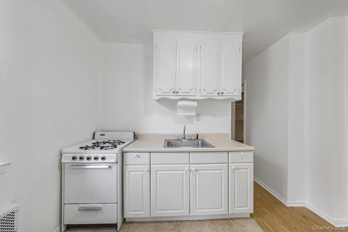 270 Broadway, Yonkers, NY, 1 Bedroom Bedrooms, 4 Rooms Rooms,1 BathroomBathrooms,Residential,For Rent,Broadway,0,1022031 270 Broadway, Yonkers, NY, 1 Bedroom Bedrooms, 4 Rooms Rooms,1 BathroomBathrooms,Residential,For Rent,Broadway,0,1022031