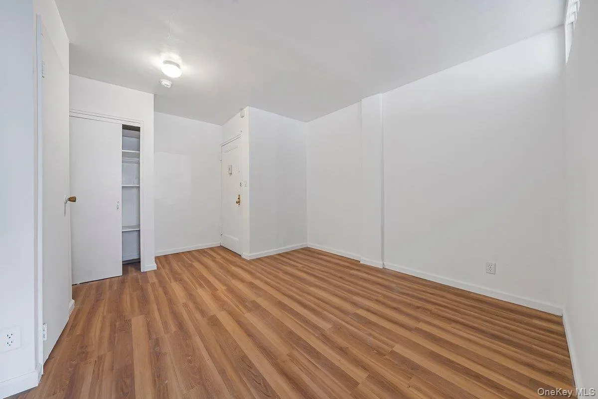 270 Broadway, Yonkers, NY, 1 Bedroom Bedrooms, 4 Rooms Rooms,1 BathroomBathrooms,Residential,For Rent,Broadway,0,1022031 270 Broadway, Yonkers, NY, 1 Bedroom Bedrooms, 4 Rooms Rooms,1 BathroomBathrooms,Residential,For Rent,Broadway,0,1022031