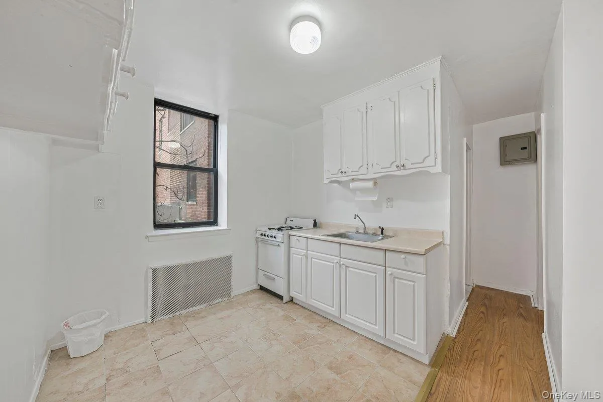 270 Broadway, Yonkers, NY, 1 Bedroom Bedrooms, 4 Rooms Rooms,1 BathroomBathrooms,Residential,For Rent,Broadway,0,1022031 270 Broadway, Yonkers, NY, 1 Bedroom Bedrooms, 4 Rooms Rooms,1 BathroomBathrooms,Residential,For Rent,Broadway,0,1022031