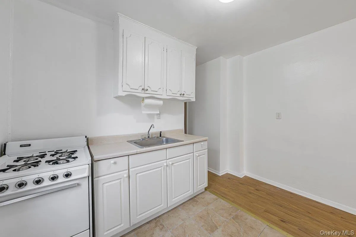 270 Broadway, Yonkers, NY, 1 Bedroom Bedrooms, 4 Rooms Rooms,1 BathroomBathrooms,Residential,For Rent,Broadway,0,1022031 270 Broadway, Yonkers, NY, 1 Bedroom Bedrooms, 4 Rooms Rooms,1 BathroomBathrooms,Residential,For Rent,Broadway,0,1022031