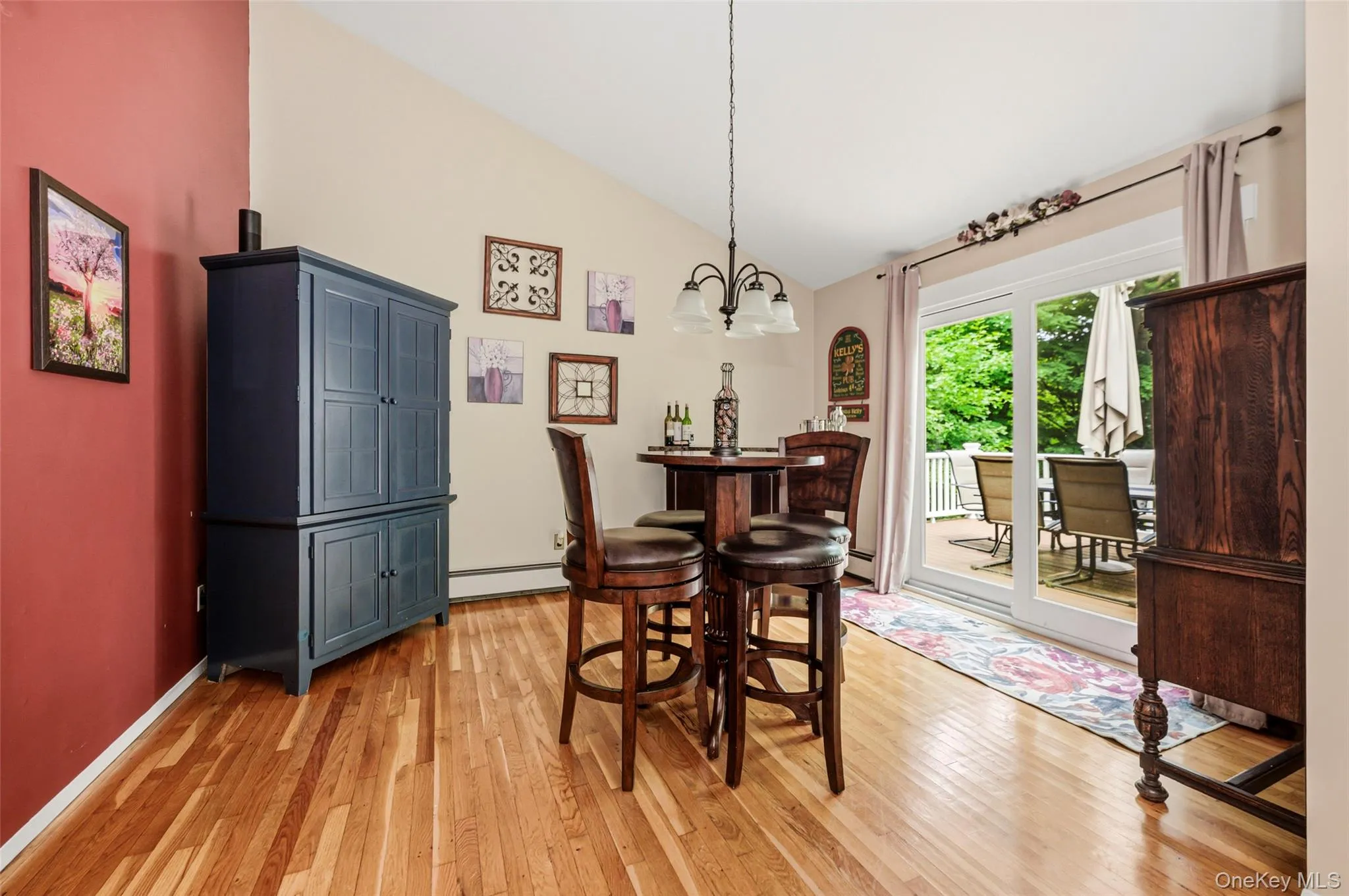 Formal dining room currently used as a bar. Formal dining room currently used as a bar.