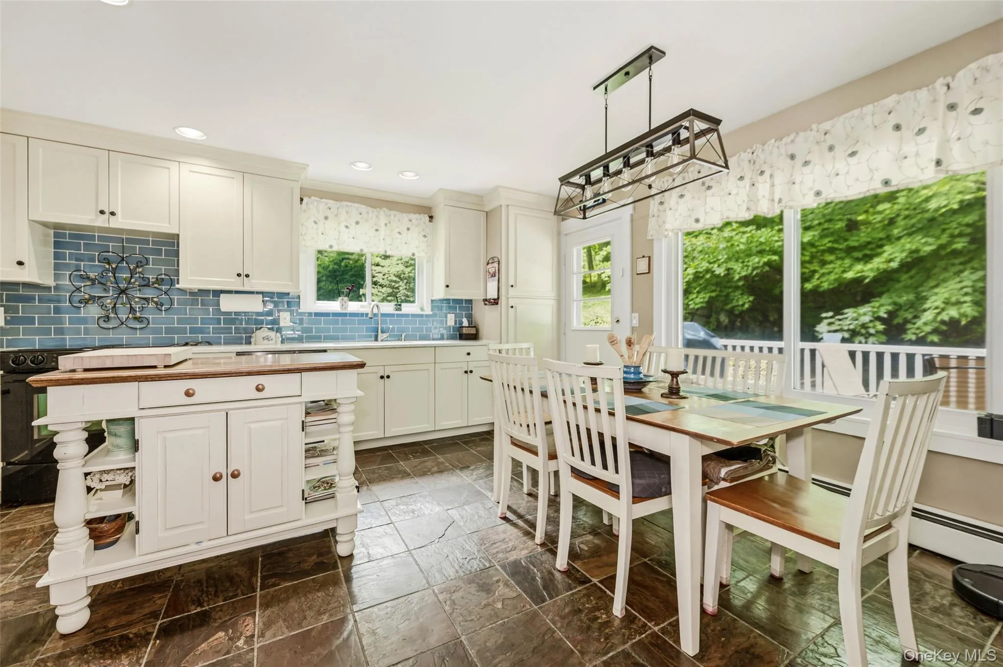 Eat in kitchen Eat in kitchen