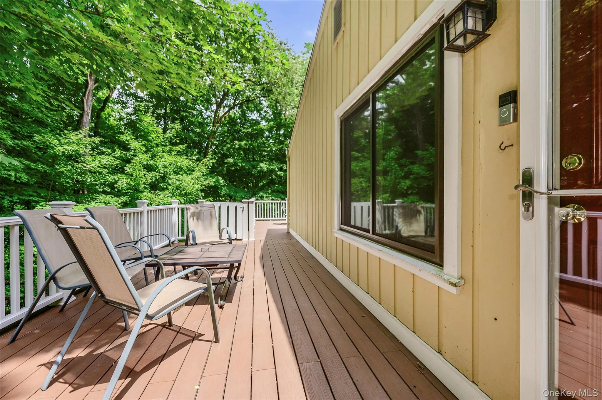 Side balcony with kitchen access. Side balcony with kitchen access.