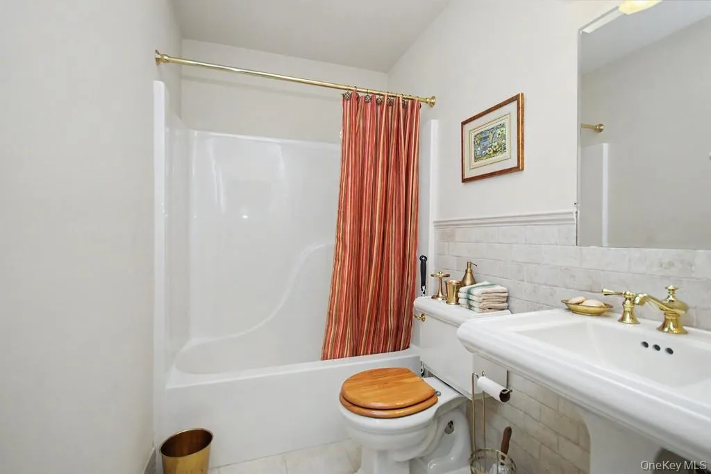 2 Douglas Street, Thompson, NY, 3 Bedrooms Bedrooms, 7 Rooms Rooms,2 BathroomsBathrooms,Residential,For Rent,Douglas,0,1022033 2 Douglas Street, Thompson, NY, 3 Bedrooms Bedrooms, 7 Rooms Rooms,2 BathroomsBathrooms,Residential,For Rent,Douglas,0,1022033