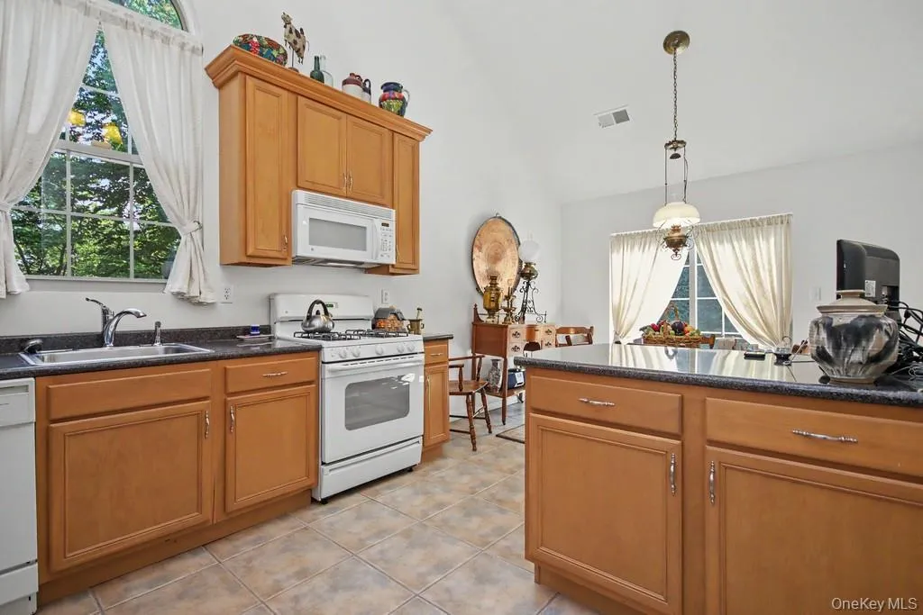 2 Douglas Street, Thompson, NY, 3 Bedrooms Bedrooms, 7 Rooms Rooms,2 BathroomsBathrooms,Residential,For Rent,Douglas,0,1022033 2 Douglas Street, Thompson, NY, 3 Bedrooms Bedrooms, 7 Rooms Rooms,2 BathroomsBathrooms,Residential,For Rent,Douglas,0,1022033