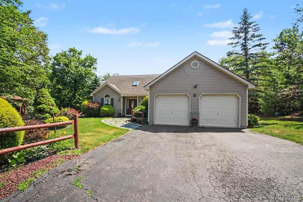 2 Douglas Street, Thompson, NY, 3 Bedrooms Bedrooms, 7 Rooms Rooms,2 BathroomsBathrooms,Residential,For Rent,Douglas,0,1022033 2 Douglas Street, Thompson, NY, 3 Bedrooms Bedrooms, 7 Rooms Rooms,2 BathroomsBathrooms,Residential,For Rent,Douglas,0,1022033