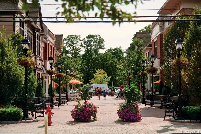 Downtown Armonk - Shopping, restaurants & more. Downtown Armonk - Shopping, restaurants & more.