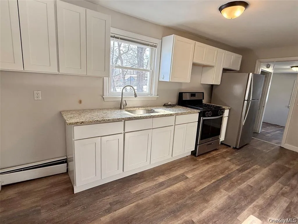 4 Riverview Avenue, New Windsor, NY, 2 Bedrooms Bedrooms, 5 Rooms Rooms,1 BathroomBathrooms,Residential Lease,For Rent,Riverview,0,1022053 4 Riverview Avenue, New Windsor, NY, 2 Bedrooms Bedrooms, 5 Rooms Rooms,1 BathroomBathrooms,Residential Lease,For Rent,Riverview,0,1022053