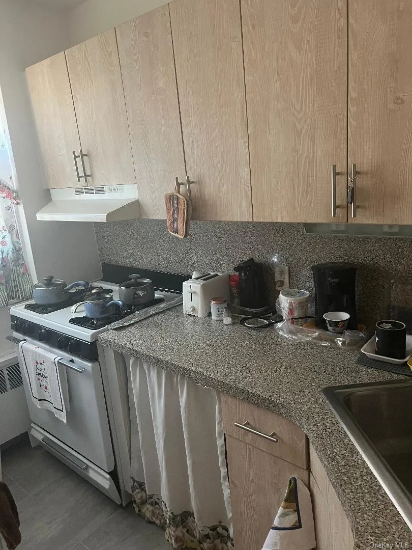 155-24 84th Street, New York, NY, 2 Bedrooms Bedrooms, 3 Rooms Rooms,1 BathroomBathrooms,Residential,For Rent,84th,0,1022054 155-24 84th Street, New York, NY, 2 Bedrooms Bedrooms, 3 Rooms Rooms,1 BathroomBathrooms,Residential,For Rent,84th,0,1022054