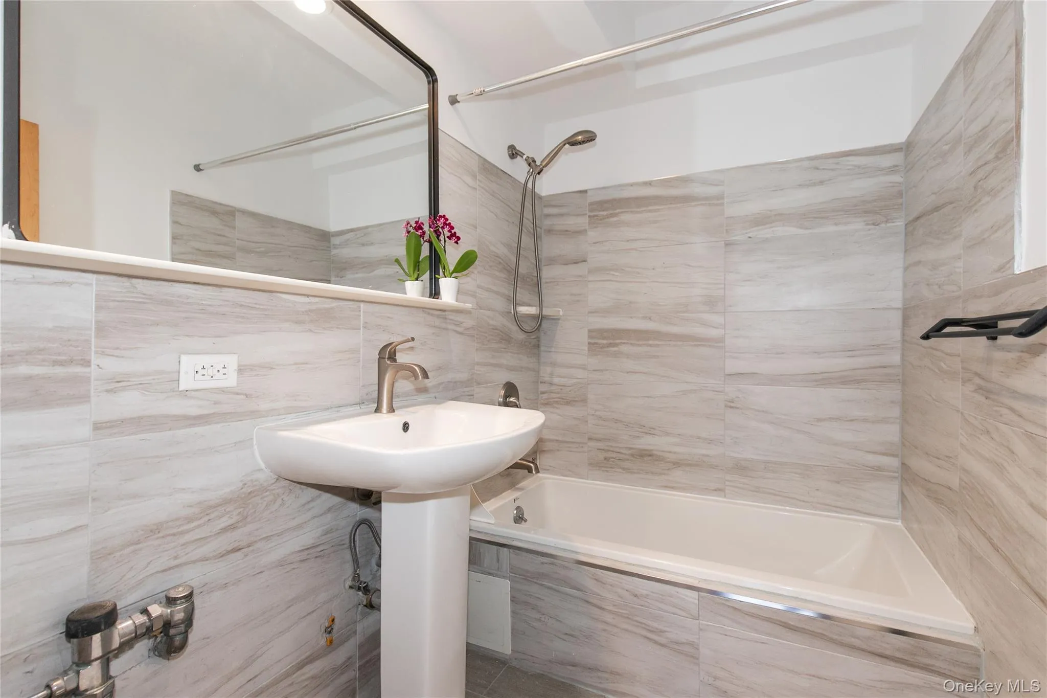 110-20 71st Road, New York, NY, 1 Bedroom Bedrooms, 3 Rooms Rooms,1 BathroomBathrooms,Residential,For Rent,71st,0,1022059 110-20 71st Road, New York, NY, 1 Bedroom Bedrooms, 3 Rooms Rooms,1 BathroomBathrooms,Residential,For Rent,71st,0,1022059