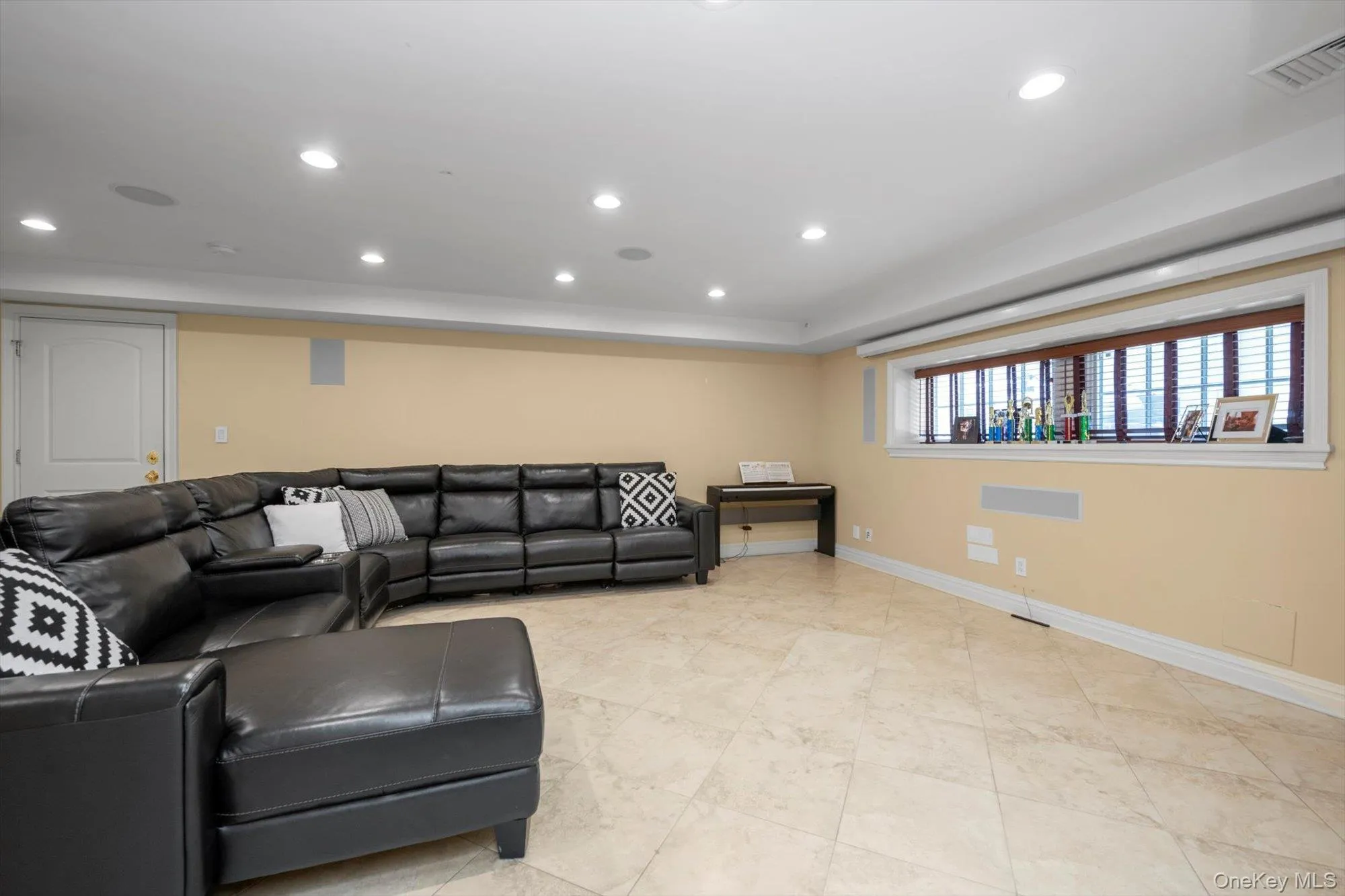 760 Hillcrest Place, Hempstead, NY, 6 Bedrooms Bedrooms, 12 Rooms Rooms,4 BathroomsBathrooms,Residential,For Rent,Hillcrest,0,1022067 760 Hillcrest Place, Hempstead, NY, 6 Bedrooms Bedrooms, 12 Rooms Rooms,4 BathroomsBathrooms,Residential,For Rent,Hillcrest,0,1022067