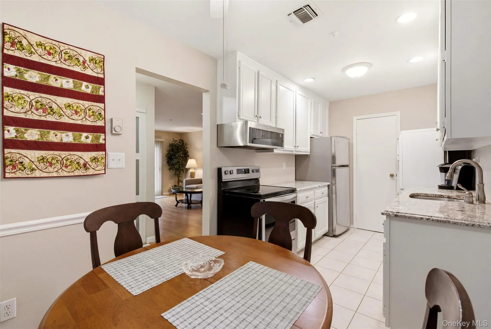 606 Flair Court, Smithtown, NY, 1 Bedroom Bedrooms, 3 Rooms Rooms,1 BathroomBathrooms,Residential,For Rent,Flair,0,1022072 606 Flair Court, Smithtown, NY, 1 Bedroom Bedrooms, 3 Rooms Rooms,1 BathroomBathrooms,Residential,For Rent,Flair,0,1022072