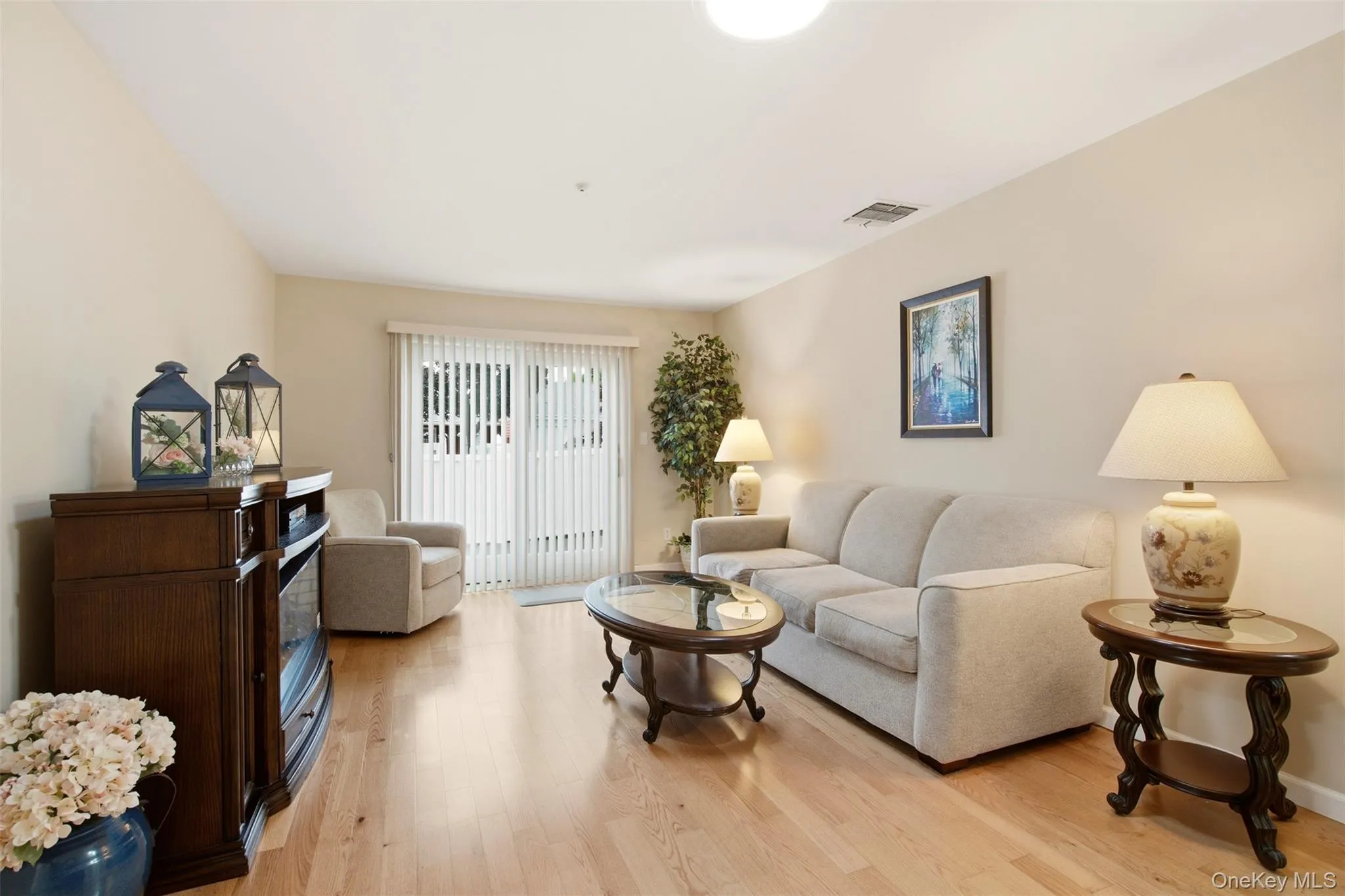 606 Flair Court, Smithtown, NY, 1 Bedroom Bedrooms, 3 Rooms Rooms,1 BathroomBathrooms,Residential,For Rent,Flair,0,1022072 606 Flair Court, Smithtown, NY, 1 Bedroom Bedrooms, 3 Rooms Rooms,1 BathroomBathrooms,Residential,For Rent,Flair,0,1022072