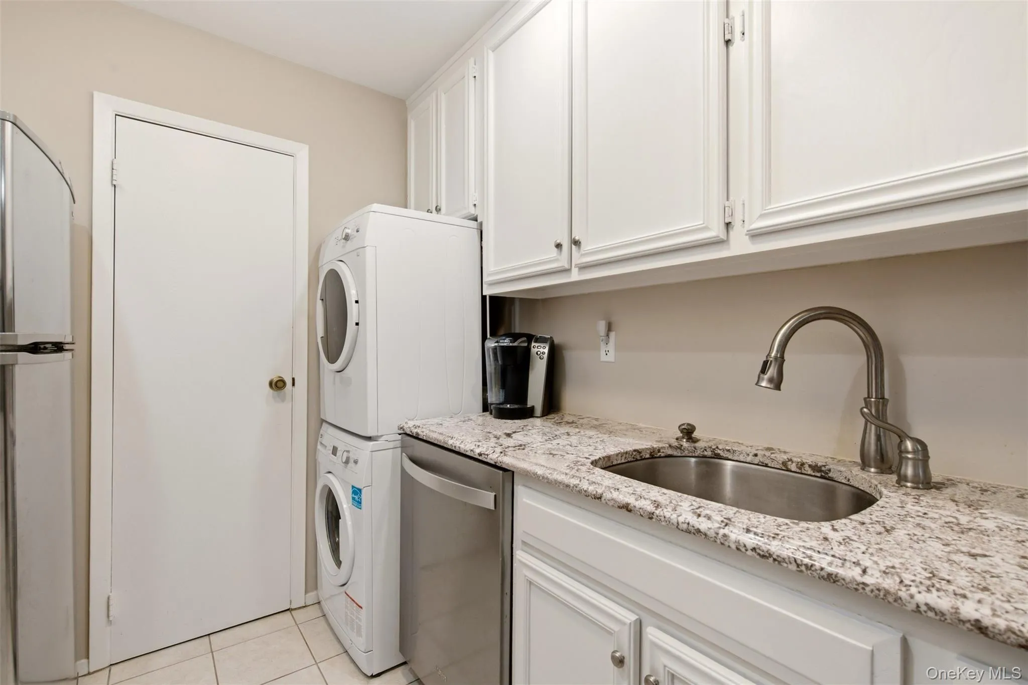 606 Flair Court, Smithtown, NY, 1 Bedroom Bedrooms, 3 Rooms Rooms,1 BathroomBathrooms,Residential,For Rent,Flair,0,1022072 606 Flair Court, Smithtown, NY, 1 Bedroom Bedrooms, 3 Rooms Rooms,1 BathroomBathrooms,Residential,For Rent,Flair,0,1022072
