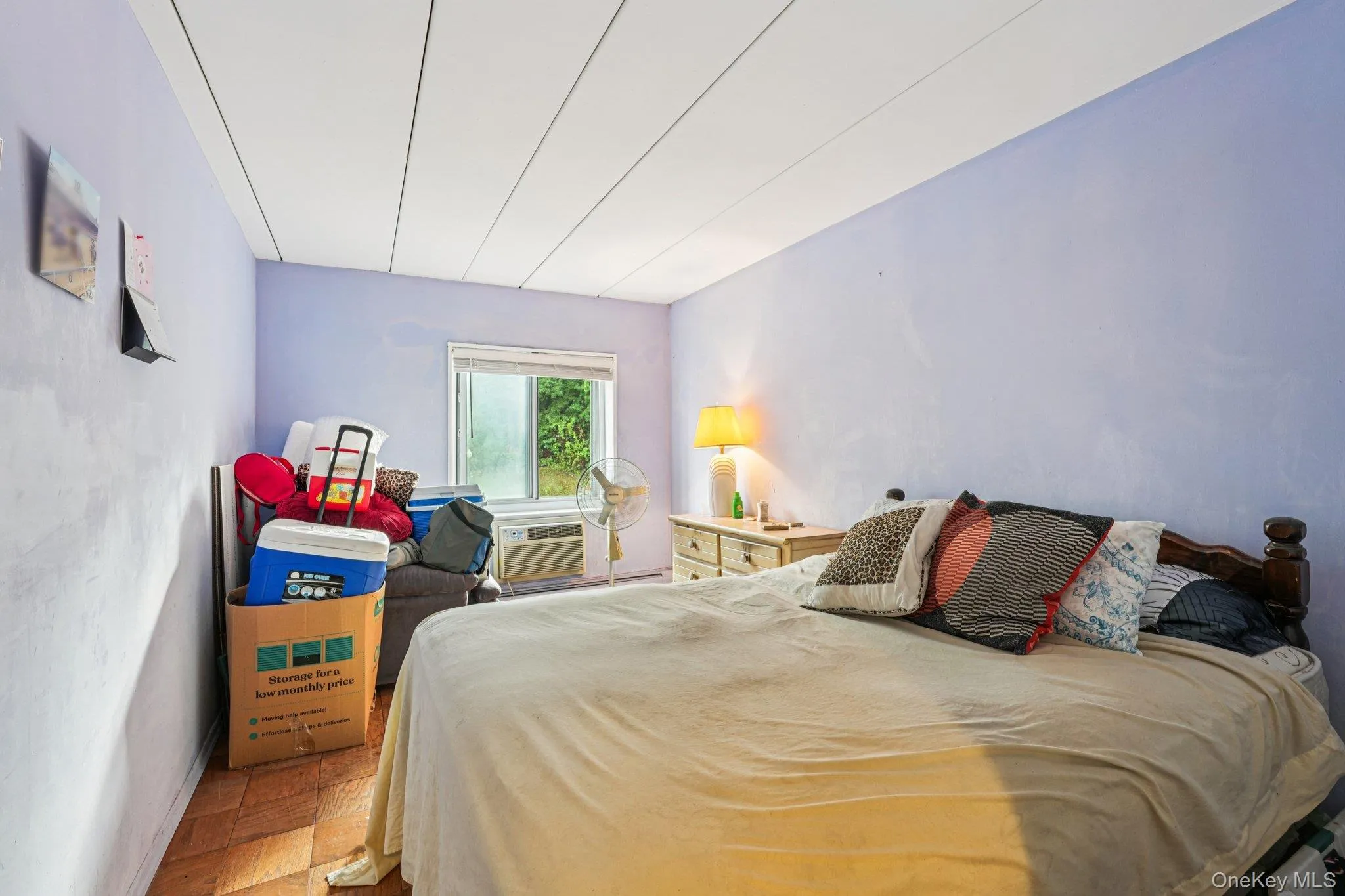 Bedroom with double closet Bedroom with double closet