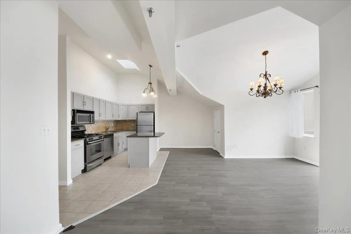 1424 Outlook Avenue, New York, NY, 2 Bedrooms Bedrooms, 5 Rooms Rooms,1 BathroomBathrooms,Residential,For Rent,Outlook,0,1022081 1424 Outlook Avenue, New York, NY, 2 Bedrooms Bedrooms, 5 Rooms Rooms,1 BathroomBathrooms,Residential,For Rent,Outlook,0,1022081