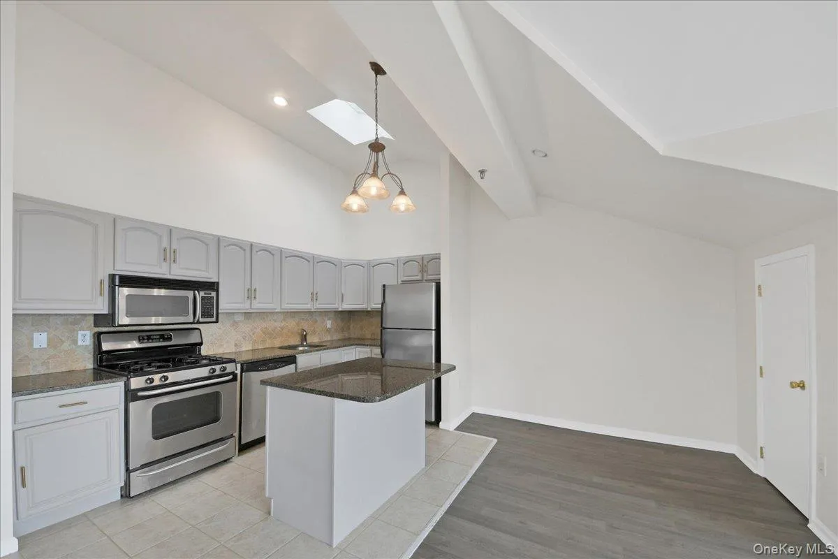 1424 Outlook Avenue, New York, NY, 2 Bedrooms Bedrooms, 5 Rooms Rooms,1 BathroomBathrooms,Residential,For Rent,Outlook,0,1022081 1424 Outlook Avenue, New York, NY, 2 Bedrooms Bedrooms, 5 Rooms Rooms,1 BathroomBathrooms,Residential,For Rent,Outlook,0,1022081