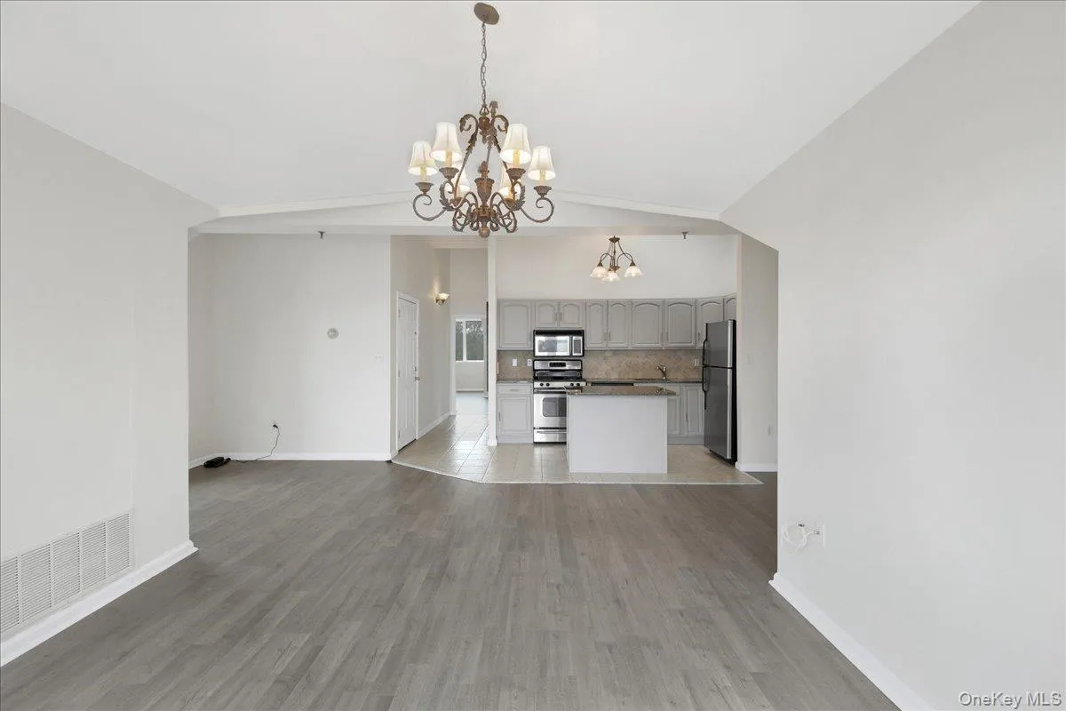 1424 Outlook Avenue, New York, NY, 2 Bedrooms Bedrooms, 5 Rooms Rooms,1 BathroomBathrooms,Residential,For Rent,Outlook,0,1022081 1424 Outlook Avenue, New York, NY, 2 Bedrooms Bedrooms, 5 Rooms Rooms,1 BathroomBathrooms,Residential,For Rent,Outlook,0,1022081