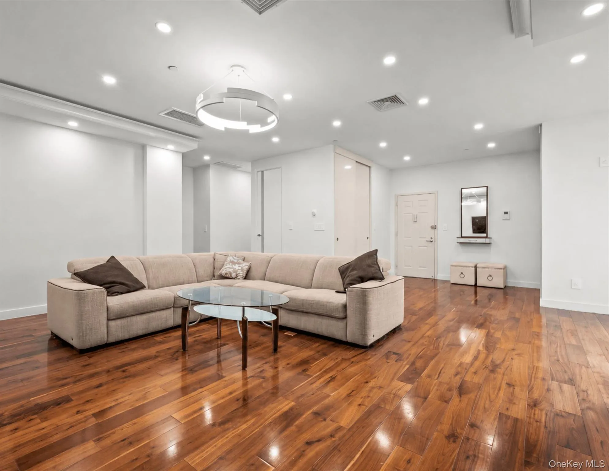 99-31 66th Avenue, New York, NY, 3 Bedrooms Bedrooms, 5 Rooms Rooms,2 BathroomsBathrooms,Residential,For Rent,66th,0,1022083 99-31 66th Avenue, New York, NY, 3 Bedrooms Bedrooms, 5 Rooms Rooms,2 BathroomsBathrooms,Residential,For Rent,66th,0,1022083